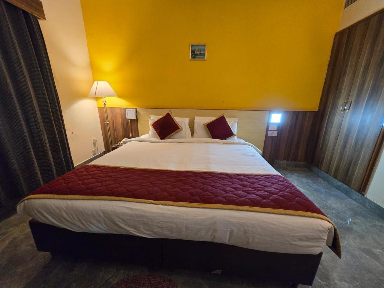 Hotel Badami Court Exterior foto