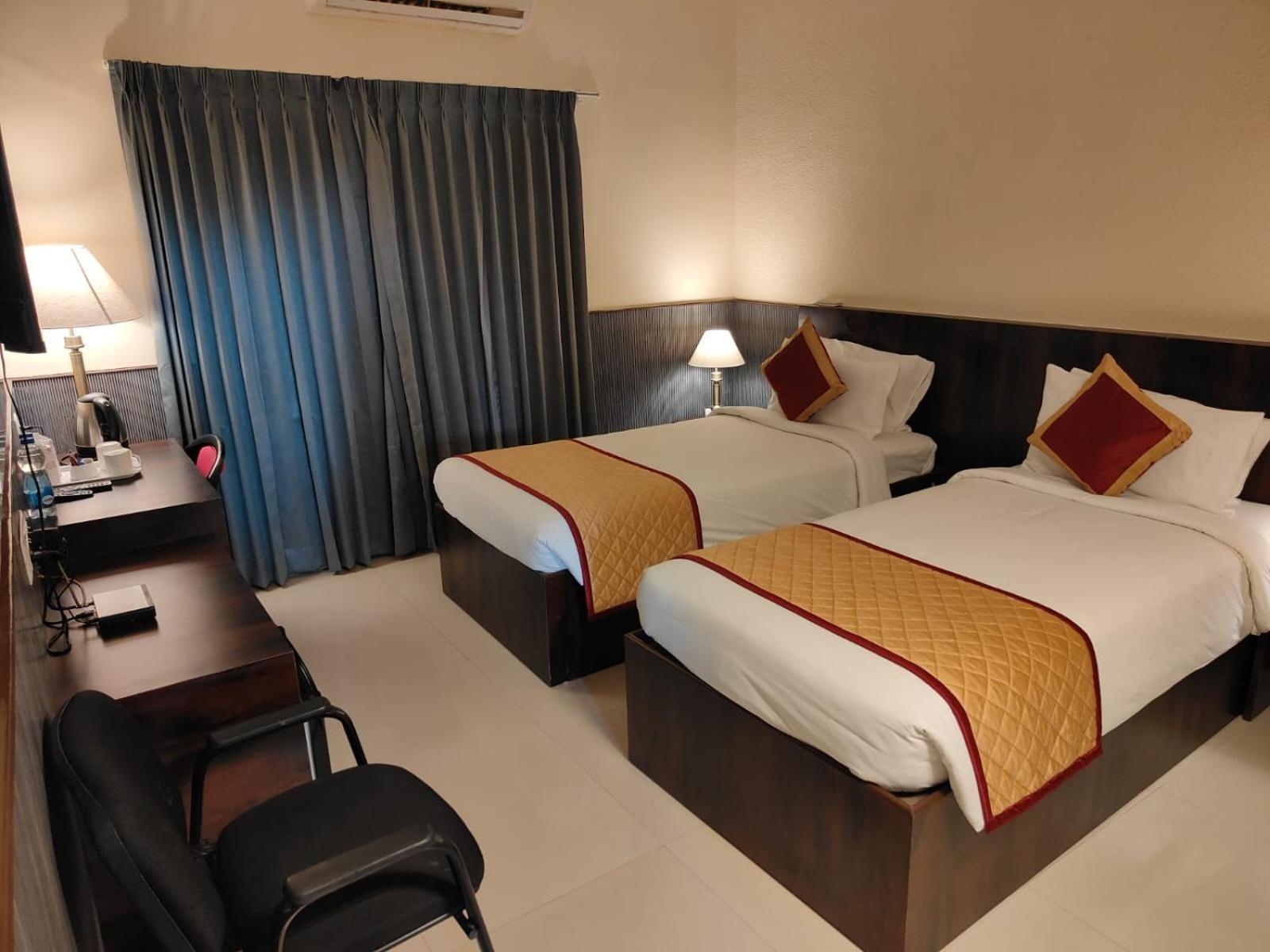 Hotel Badami Court Exterior foto