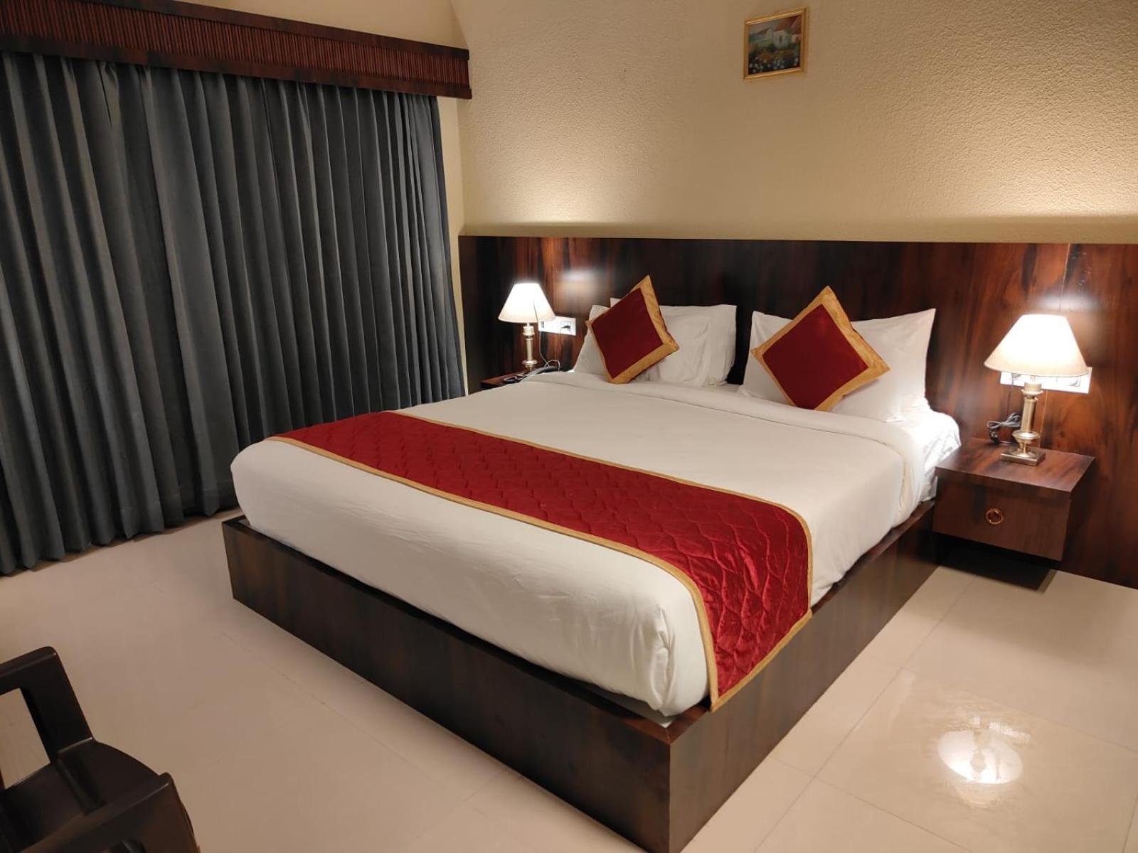 Hotel Badami Court Exterior foto